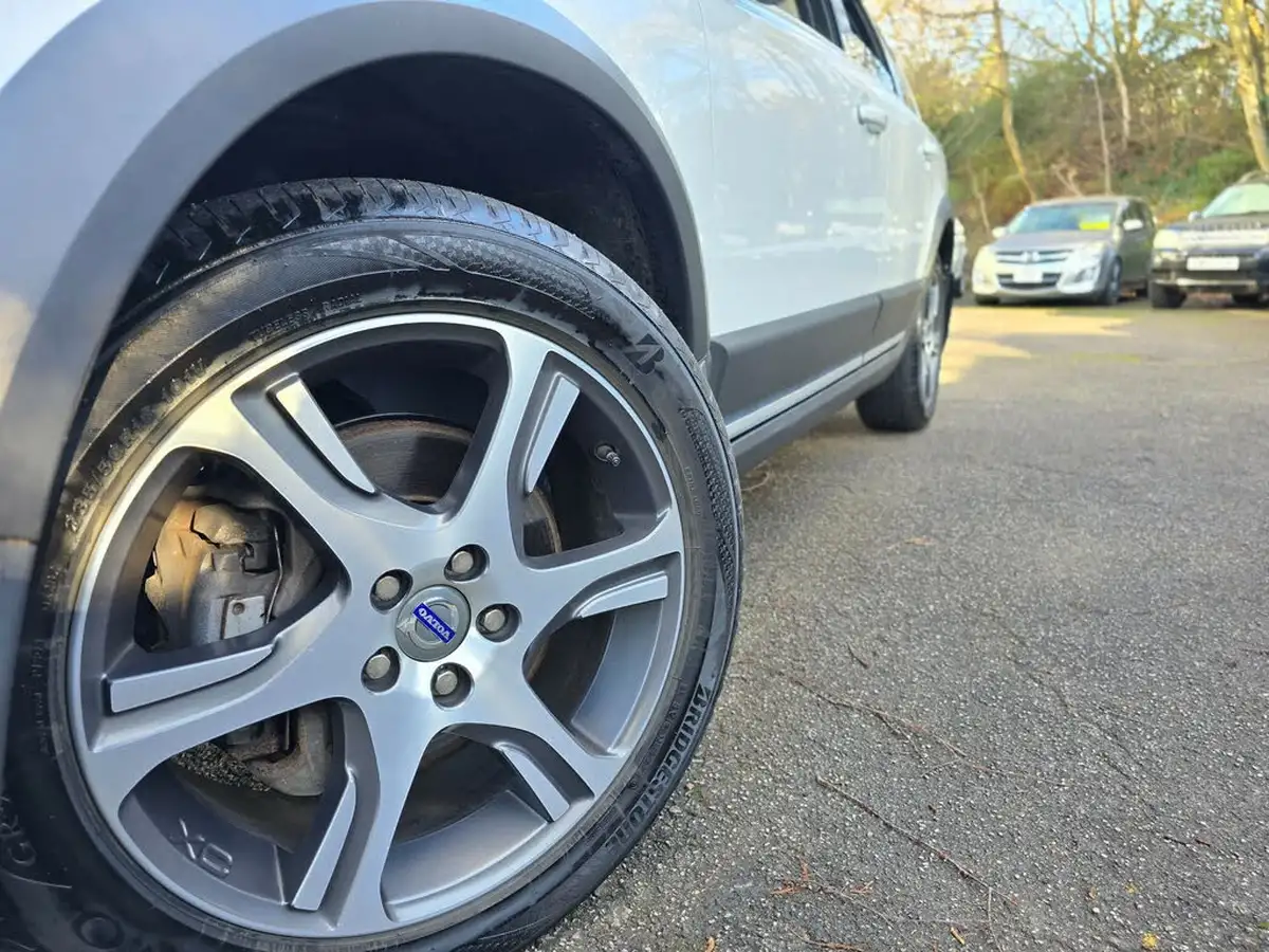 2014-volvo-xc70-30-t6-se-lux-304bhp-awd-big-52