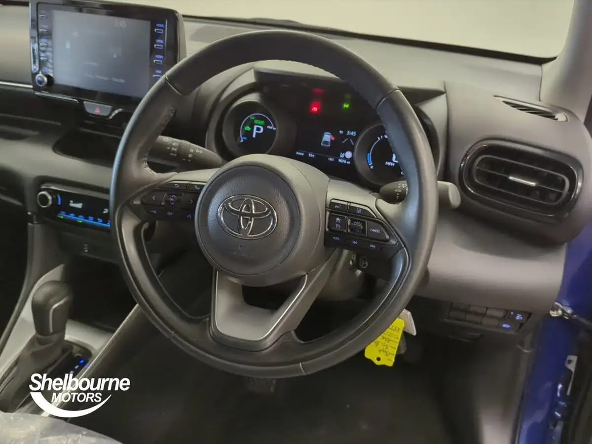2023-toyota-yaris-15-vvt-i-design-big-3