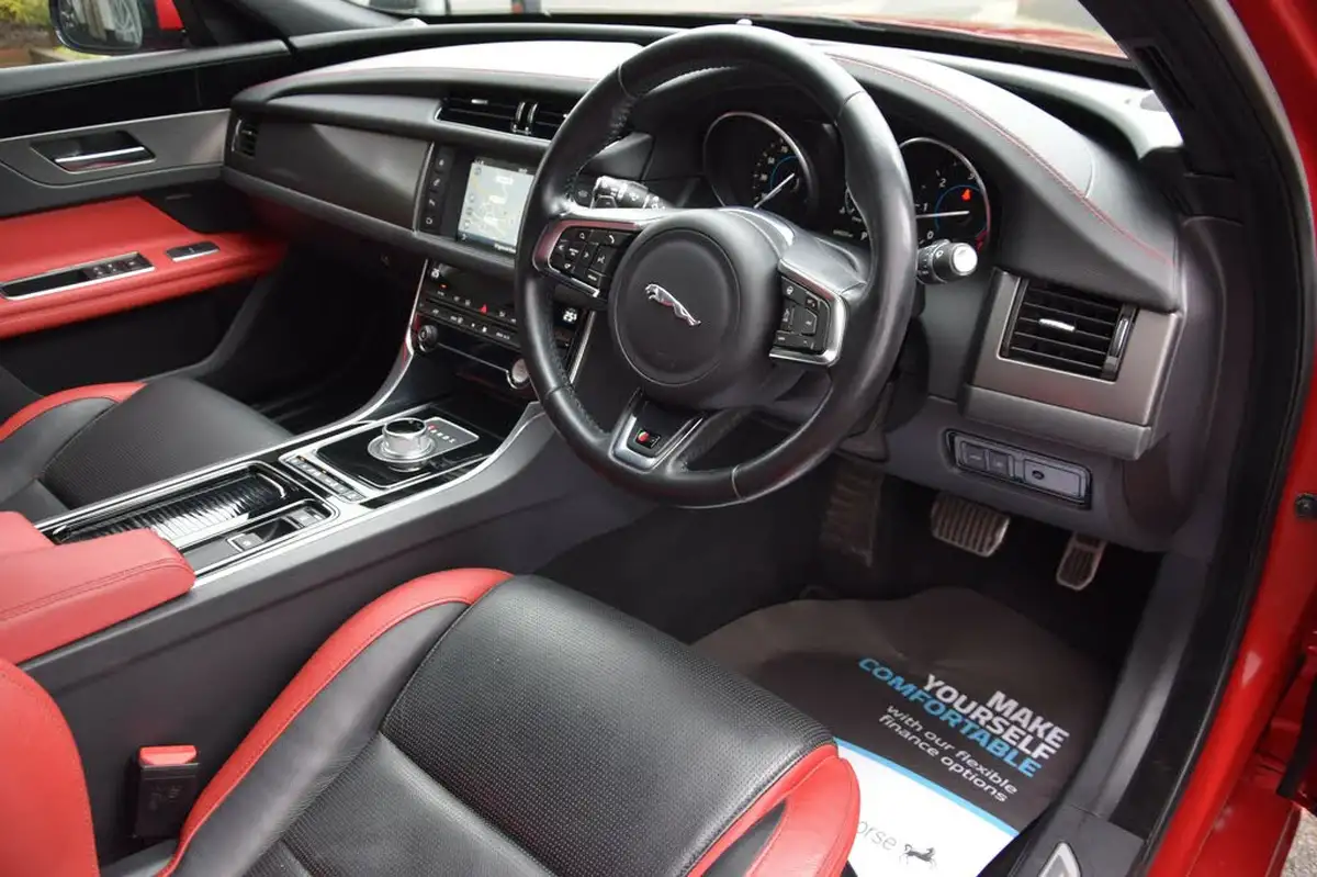 2016-jaguar-xf-30td-s-big-6