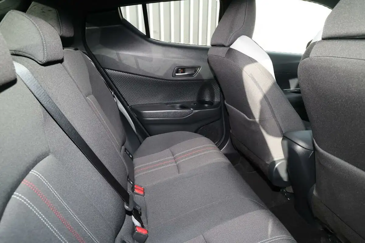 2021-toyota-c-hr-18-vvt-i-gr-sport-big-12