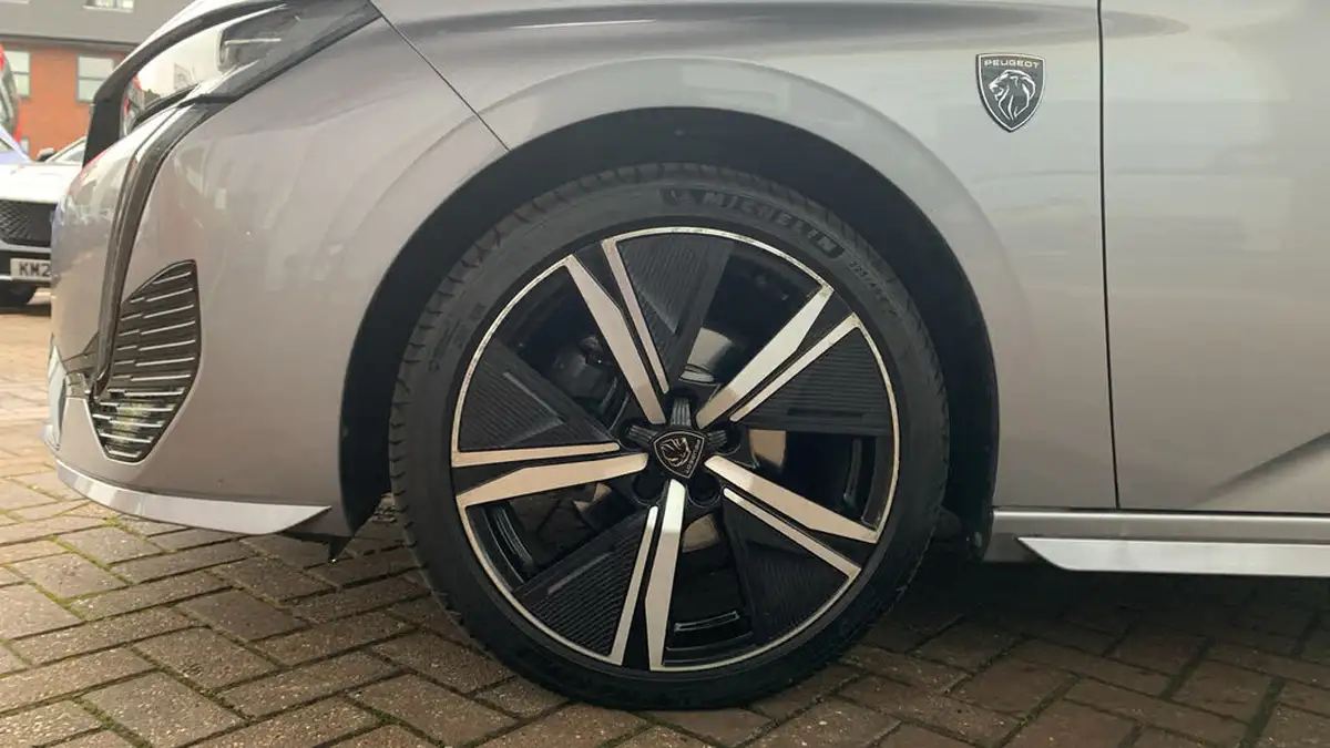2022-peugeot-308-12-puretech-gt-big-13
