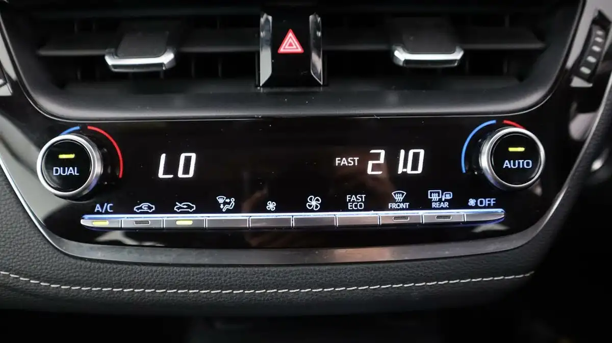 2022-toyota-corolla-18-vvt-i-icon-tech-trk-hatchback-5d-big-12