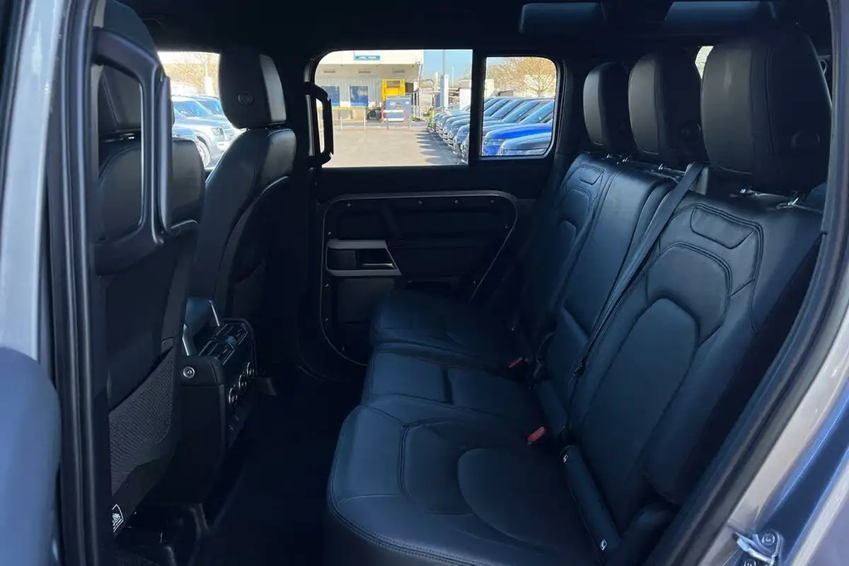 2024-land-rover-110-defender-30-d250-se-big-43