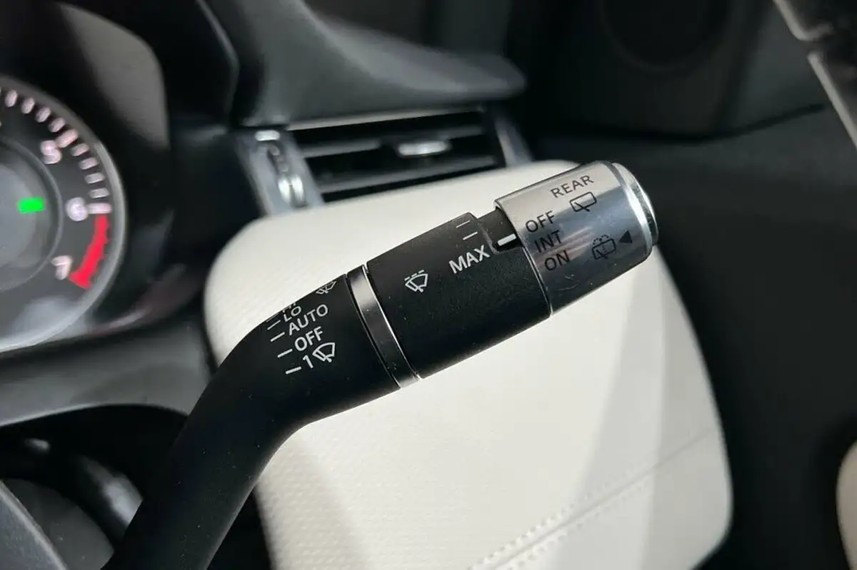 2021-land-rover-discovery-sport-15-p300e-r-dynamic-s-big-24