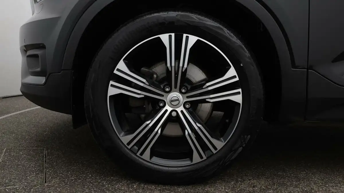 2020-volvo-xc40-20-b4-inscription-pro-big-18