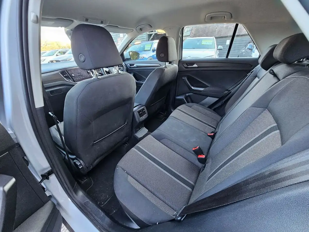 2019-volkswagen-t-roc-15-tsi-se-dsg-big-10
