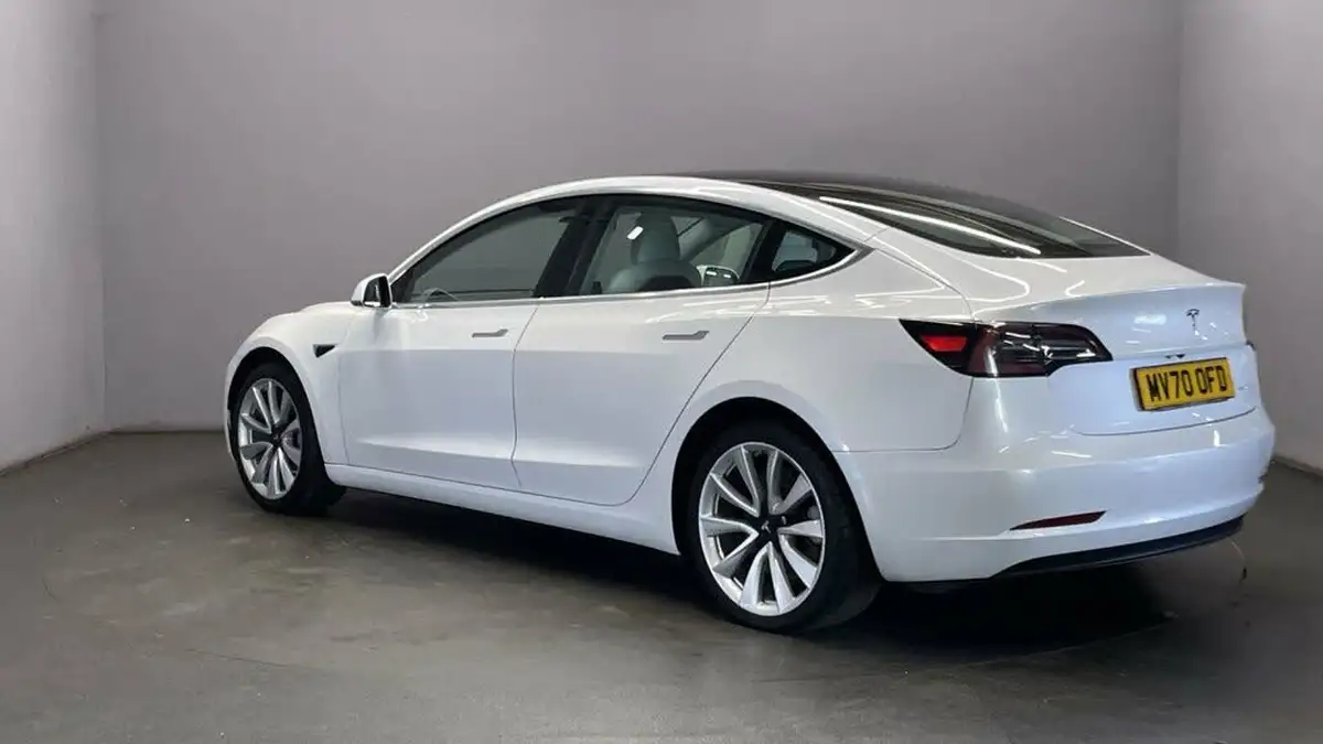 2020-tesla-model-3-e-long-range-big-5