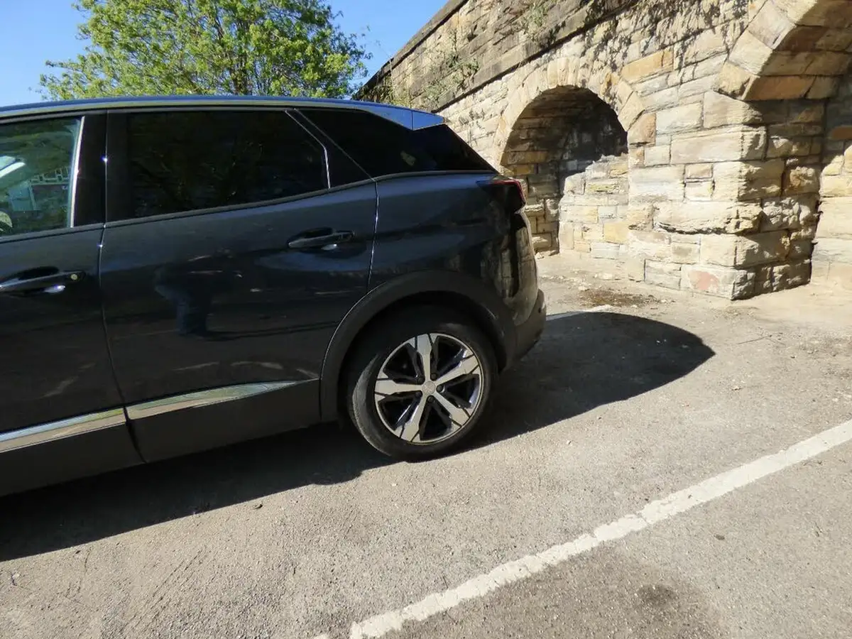 2017-peugeot-3008-suv-16-thp-allure-big-2