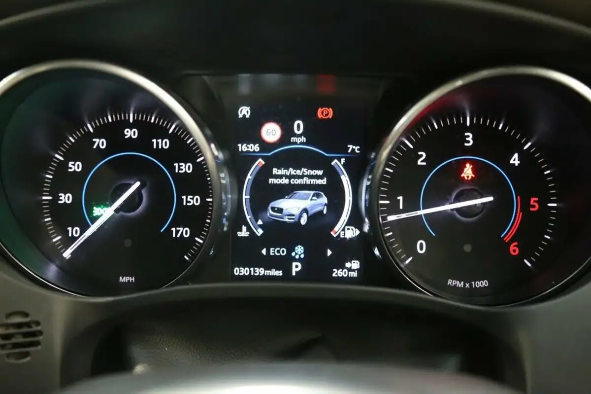 2017-jaguar-f-pace-20-i4d-portfolio-240ps-awd-ss-auto-big-51