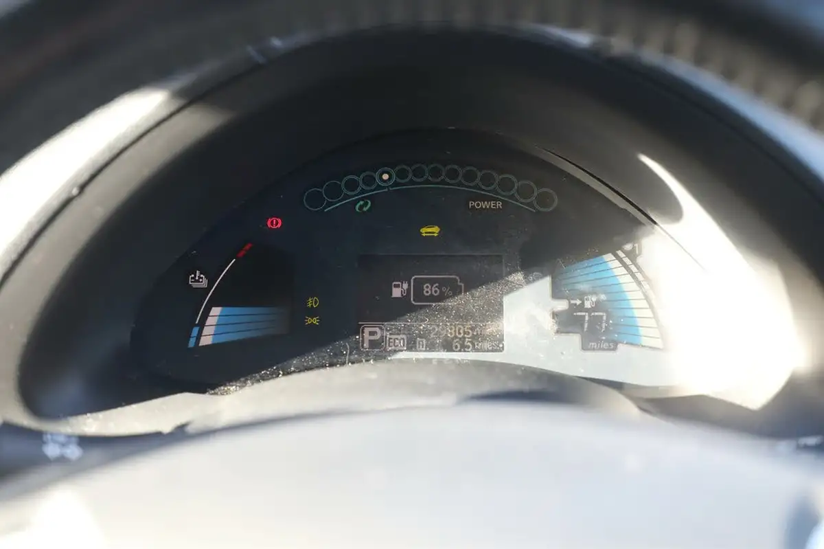2017-nissan-leaf-e-tekna-80kw-30kwh-big-16