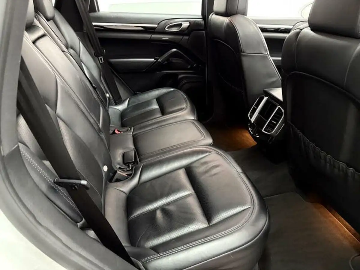 2015-porsche-cayenne-30td-big-35