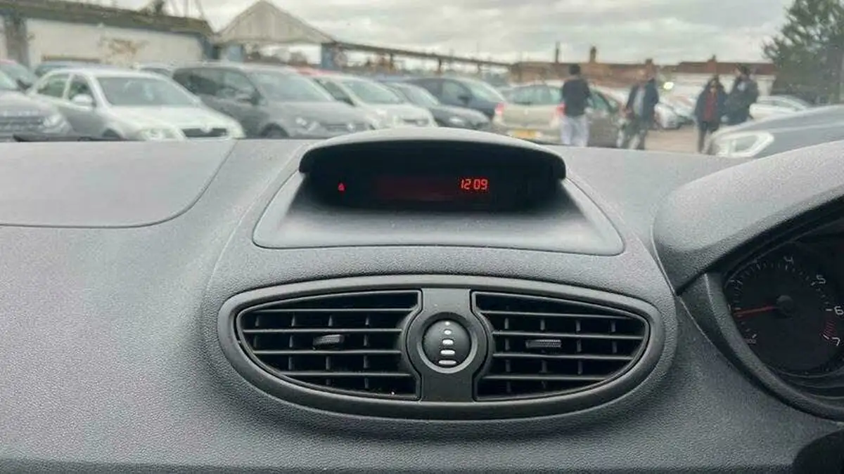 2008-renault-clio-12-extreme-16v-75bhp-3d-big-17