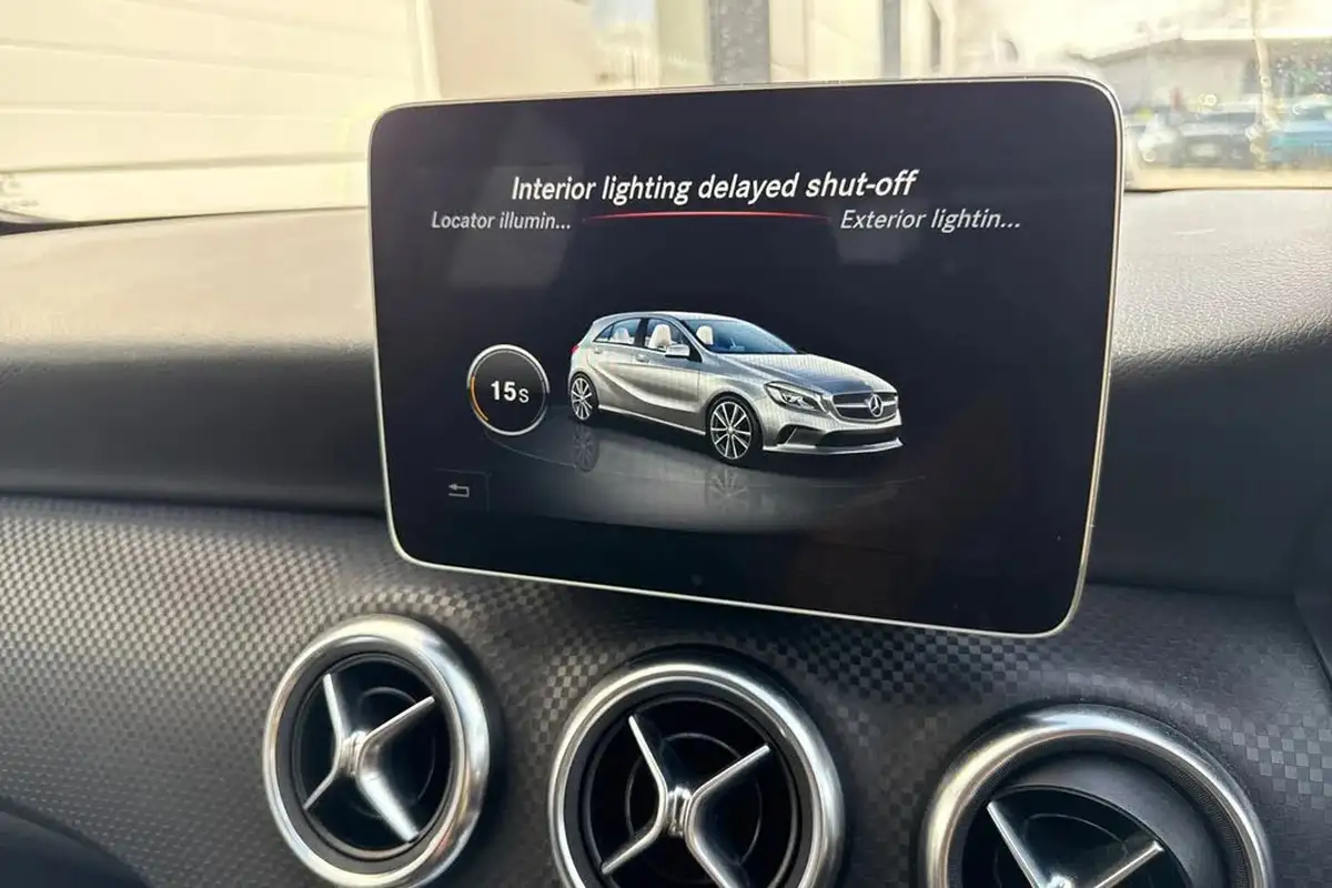 2018-mercedes-benz-a-class-16-a180-sport-edition-ss-big-58
