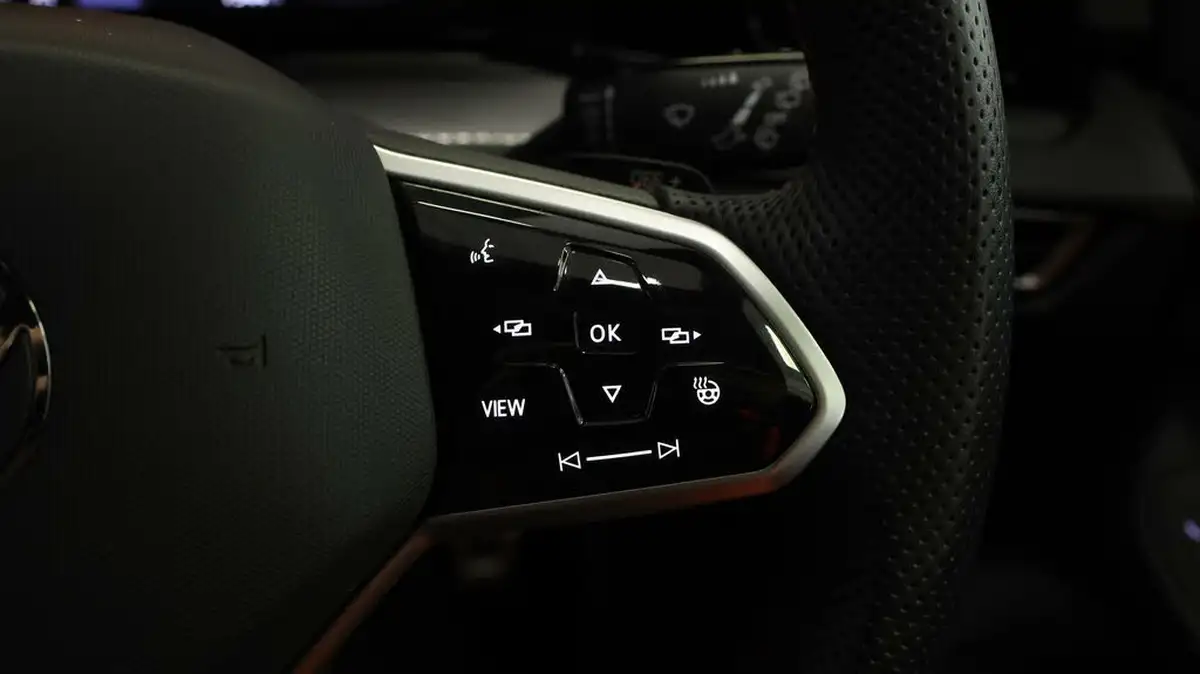2023-volkswagen-golf-20-tsi-gti-dsg-big-21