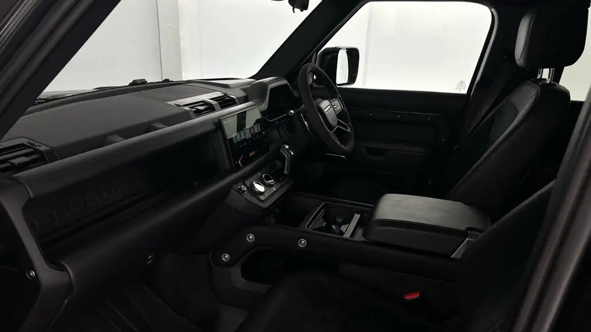 2023-land-rover-110-defender-50-p525-v8-carpathian-edition-big-9