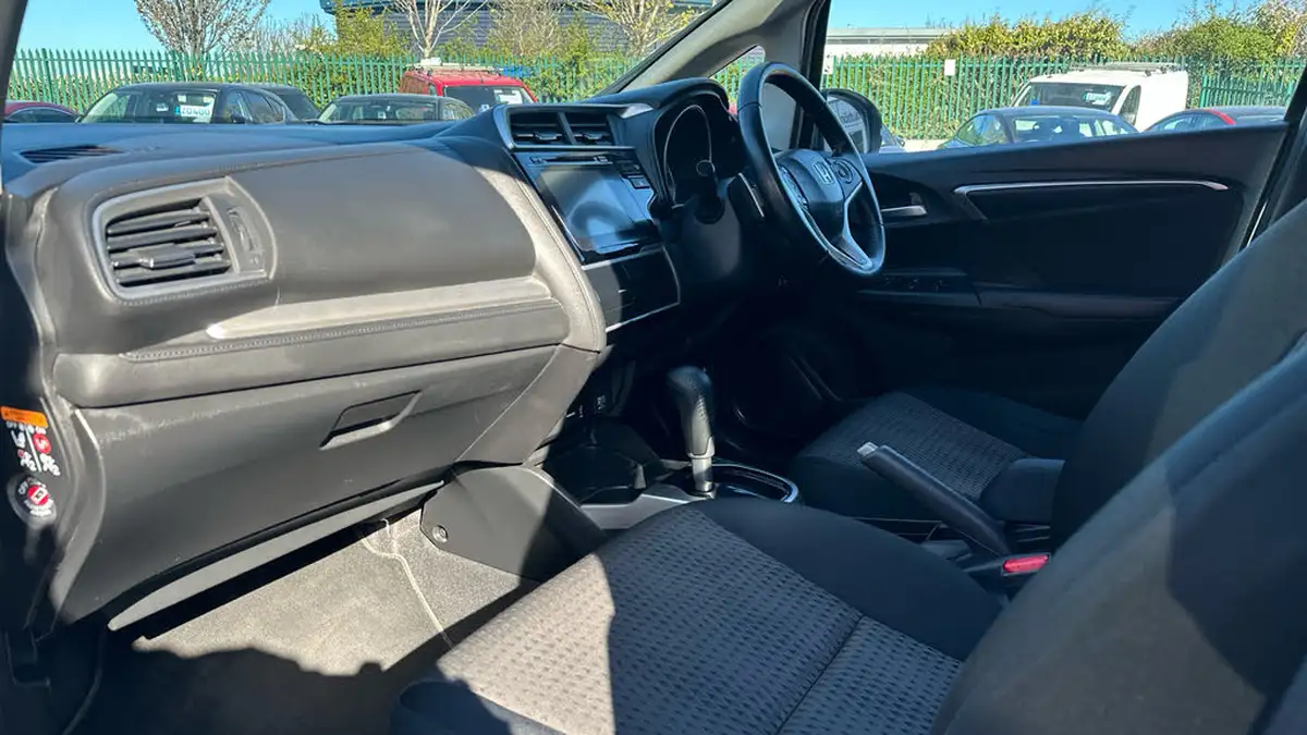 2019-honda-jazz-13-i-vtec-ex-navi-cvt-big-9