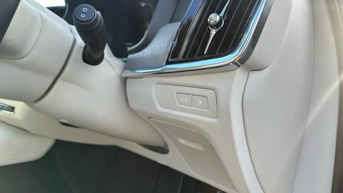 2025-volvo-v90-20-t8-ultra-big-33
