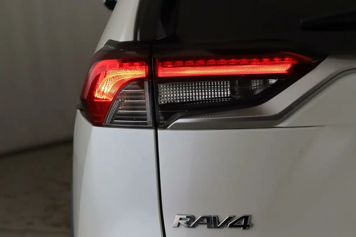 2021-toyota-rav4-25-vvt-i-excel-215bhp-big-10