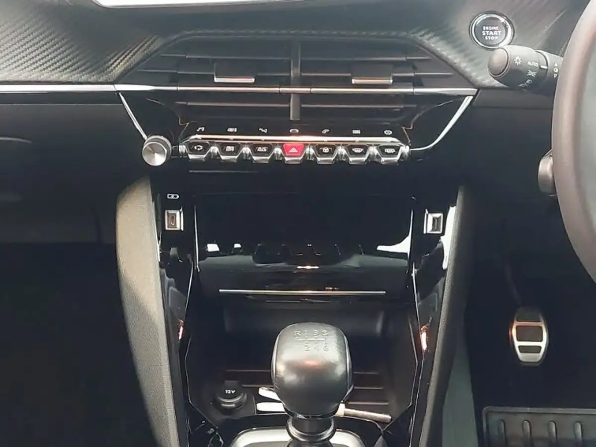 2022-peugeot-208-12-puretech-allure-premium-100ps-big-10
