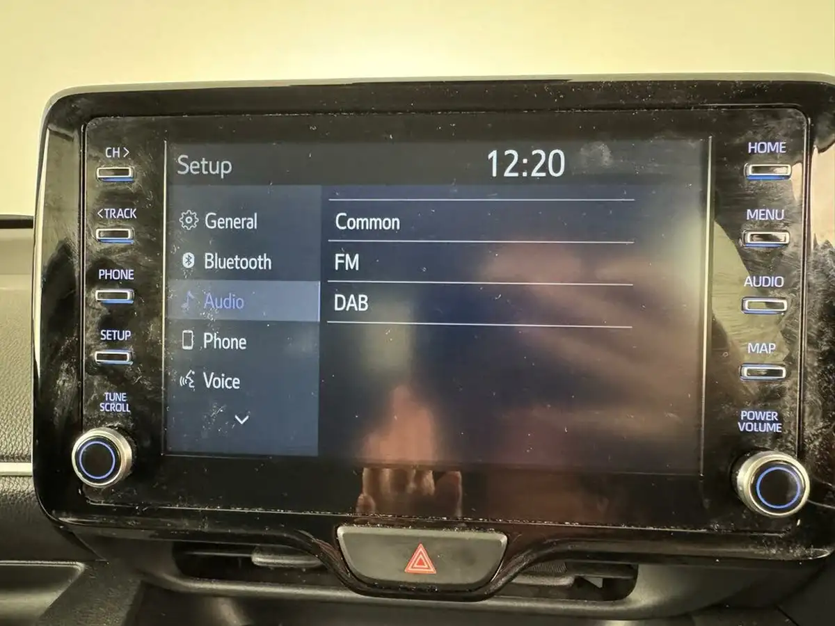 2021-toyota-yaris-15-vvt-i-design-big-48