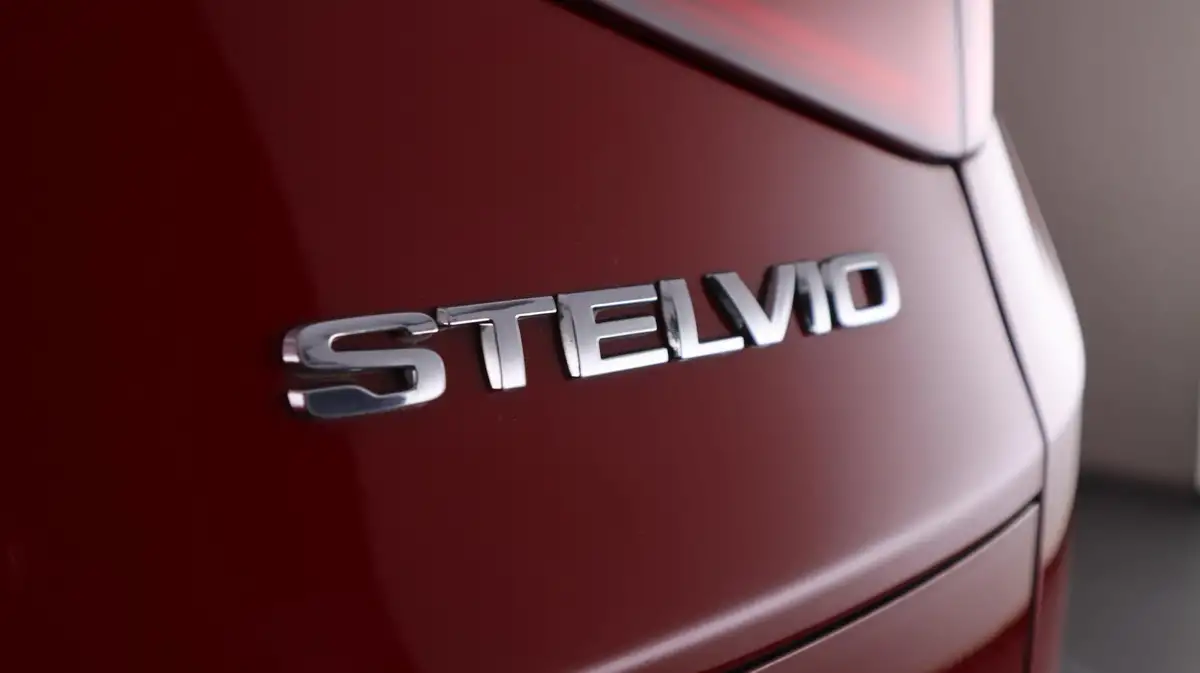 2018-alfa-romeo-stelvio-22td-speciale-207bhp-big-21