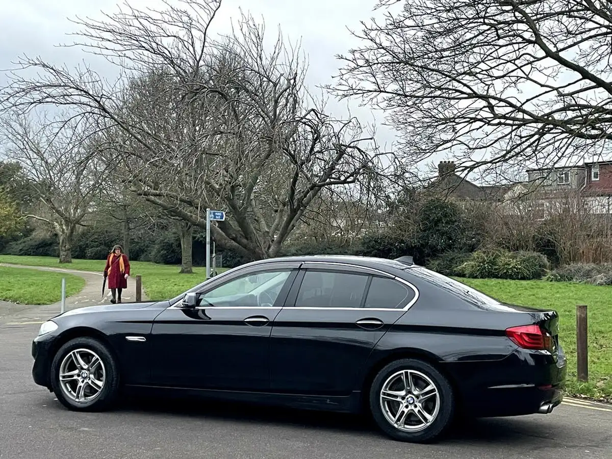 2011-bmw-5-series-big-8