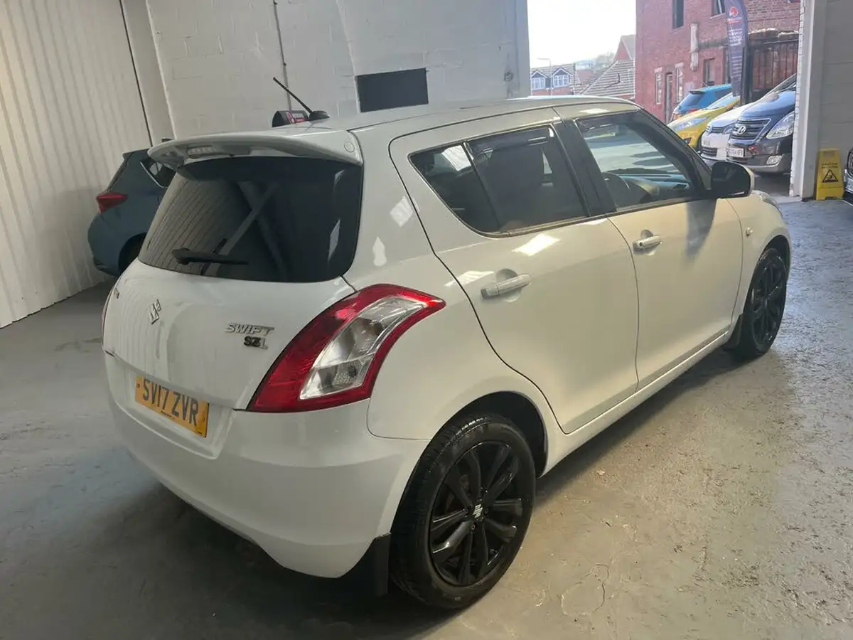 2017-suzuki-swift-12-sz-l-5d-big-13