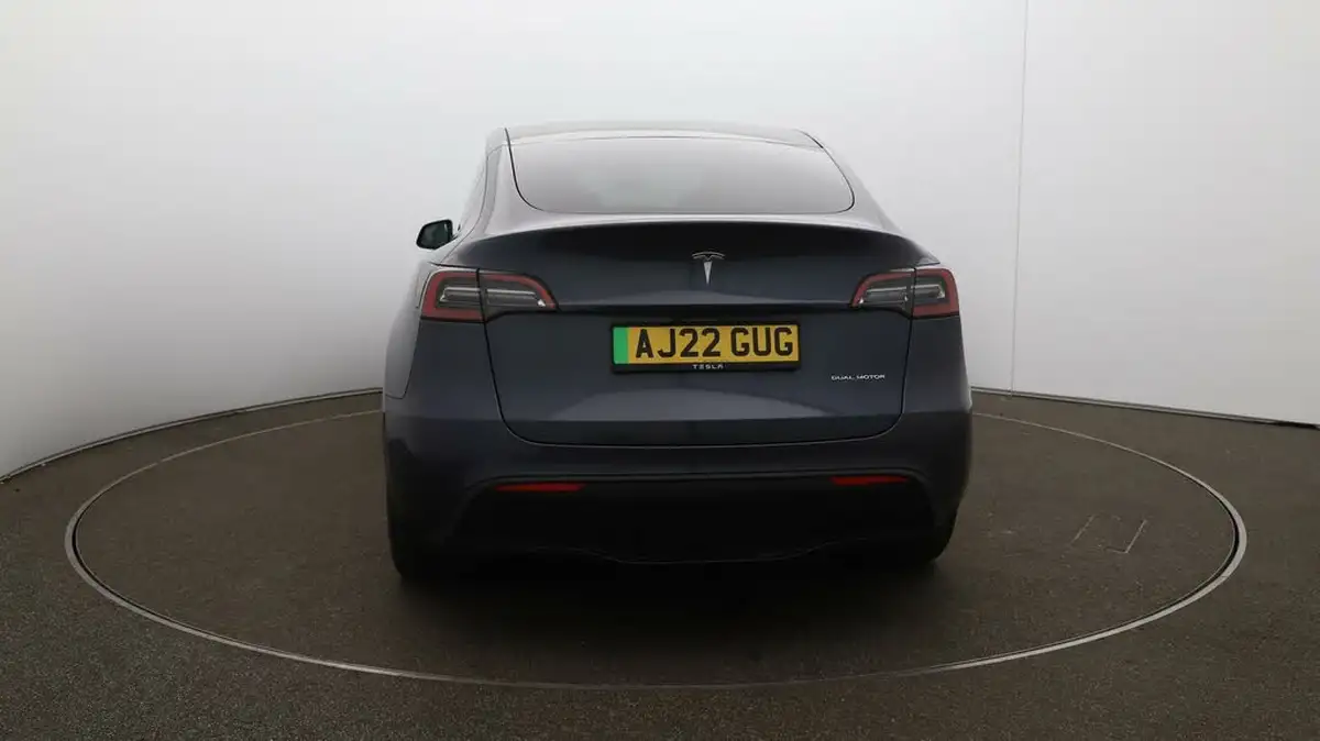 2022-tesla-model-y-e-long-range-big-51