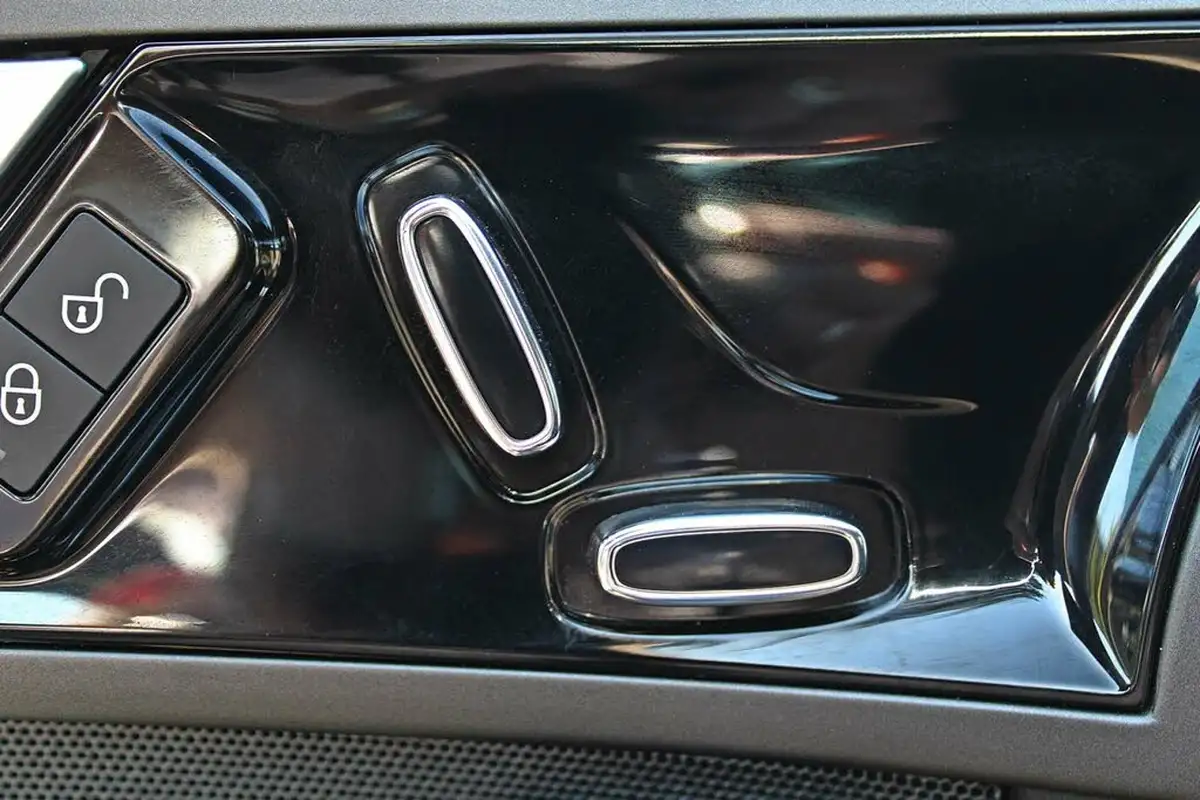 2015-jaguar-f-type-30-s-coupe-quickshift-big-15