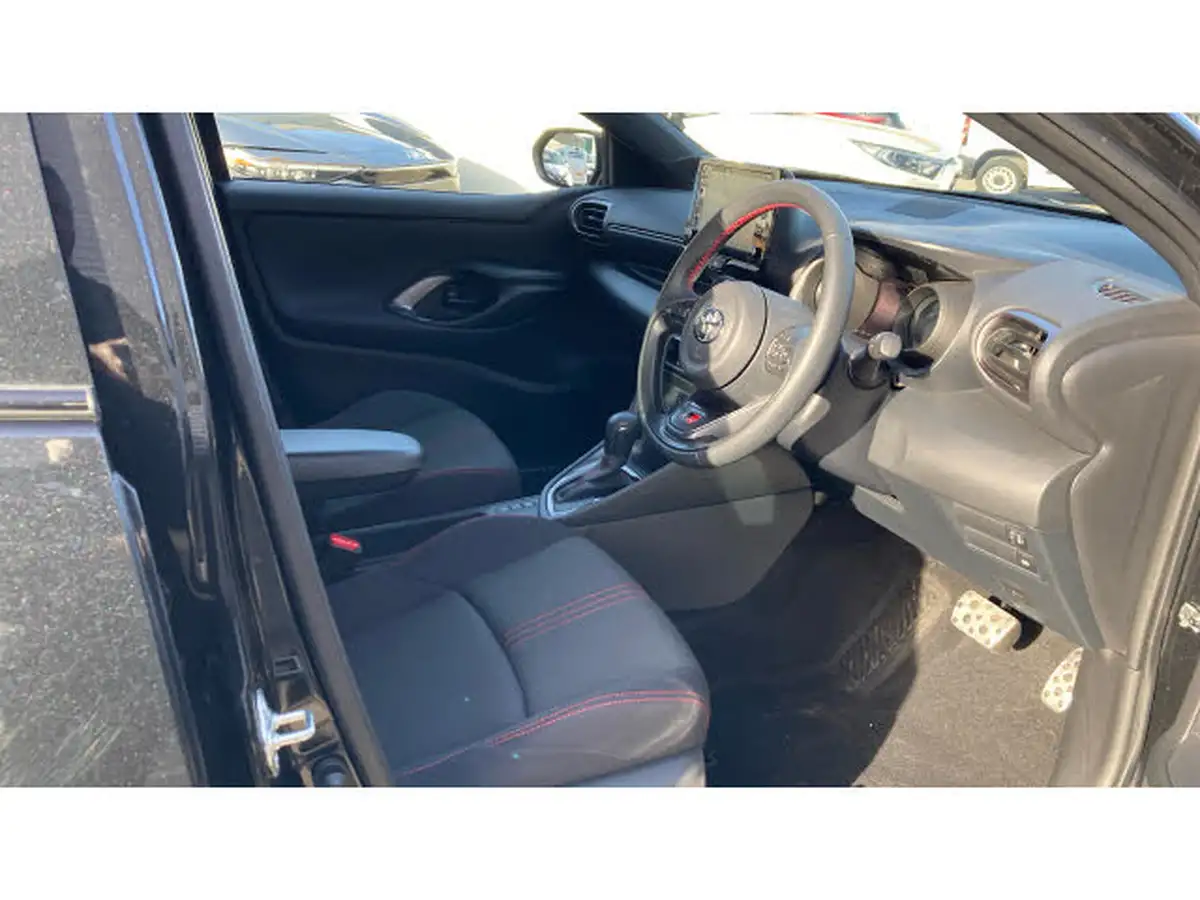2024-toyota-yaris-15-vvt-i-gr-sport-114bhp-big-10
