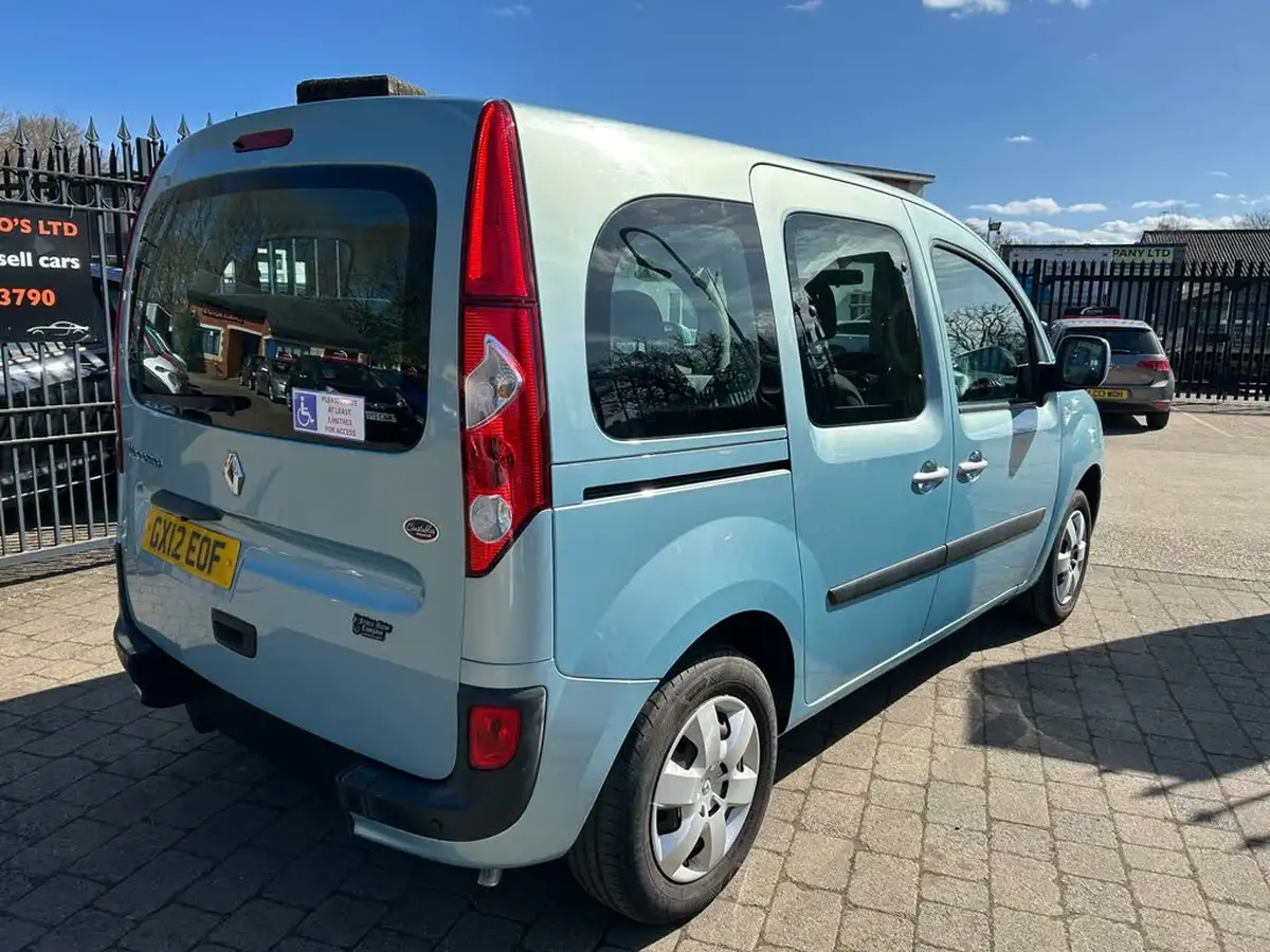 2012-renault-kangoo-16-expression-auto-big-21