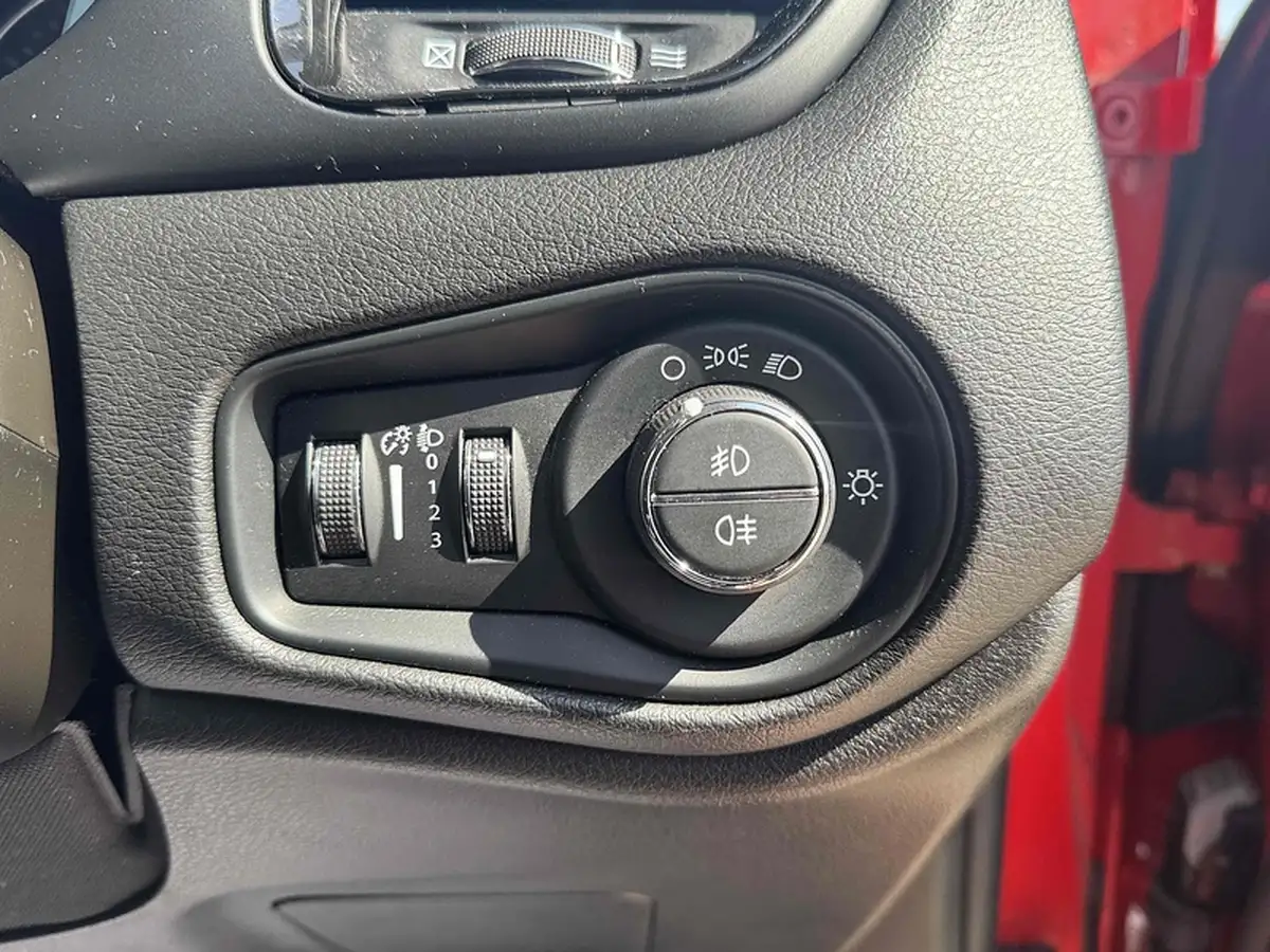 2020-jeep-renegade-10-gse-night-eagle-big-20