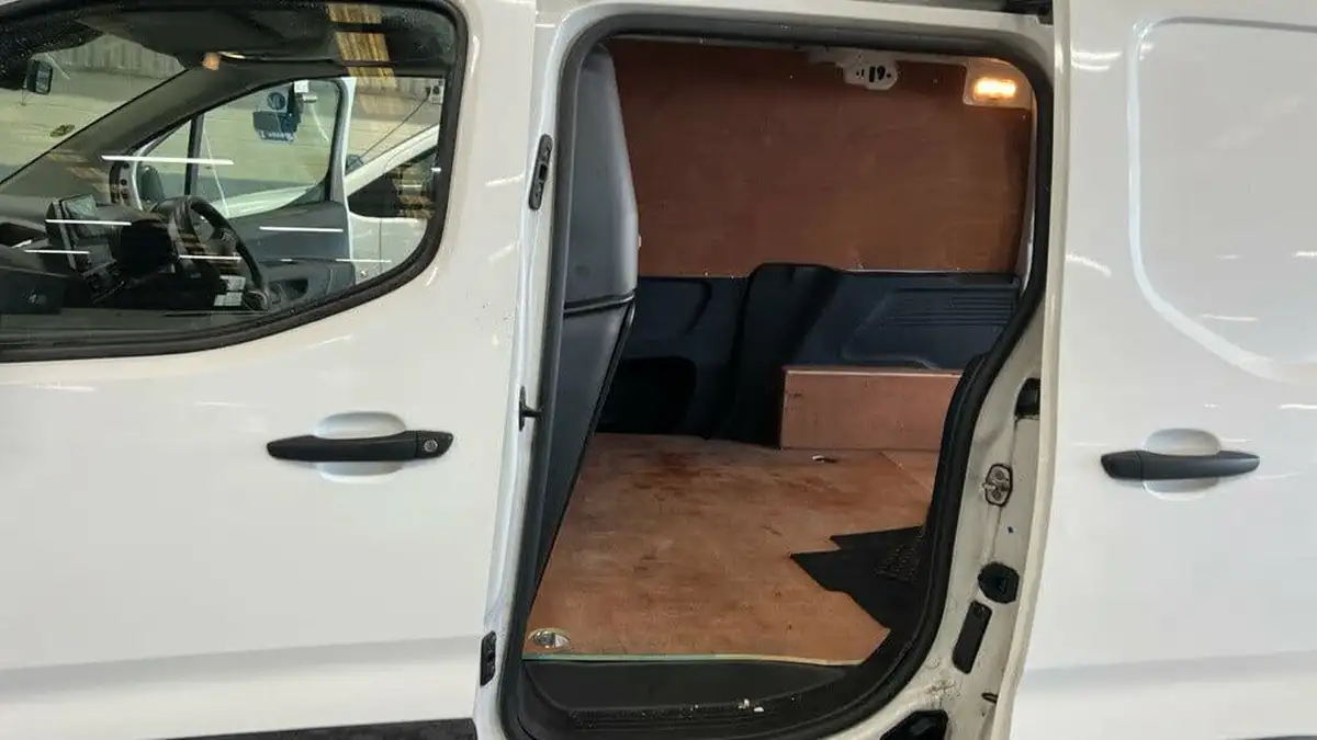 2021-citroen-berlingo-15bluehdi-1000-enterprise-130pseu6dt-e-ss-panel-eat8-big-5