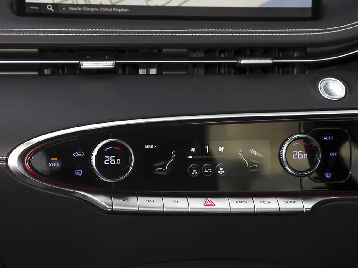 2023-genesis-gv70-e-sport-line-big-16