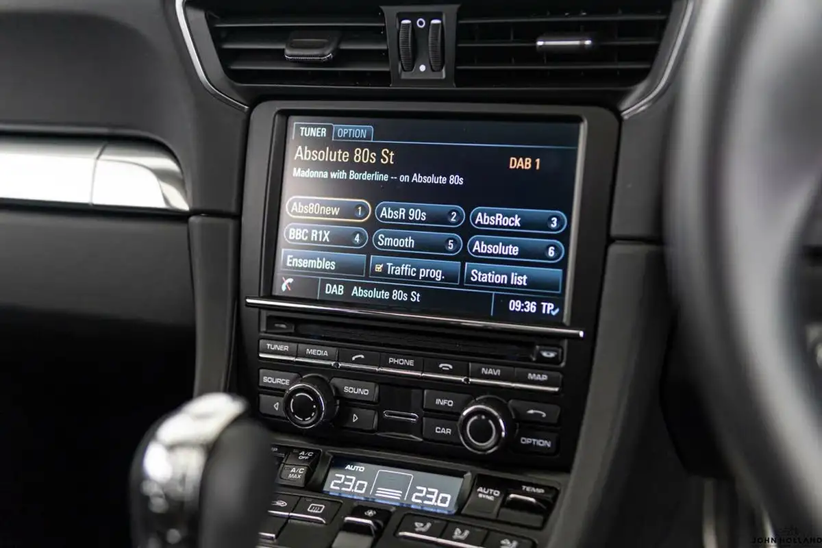 2015-porsche-911-38-turbo-coupe-big-24
