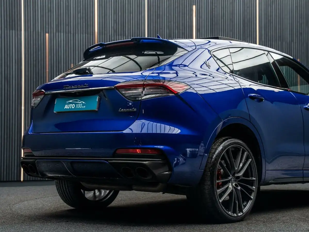 2022-maserati-levante-38-trofeo-big-17