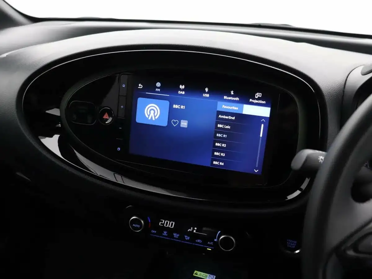2022-toyota-aygo-x-10-vvt-i-exclusive-big-23
