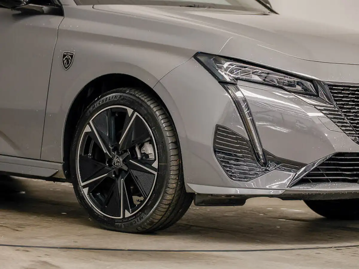 2024-peugeot-308-sw-e-gt-big-8