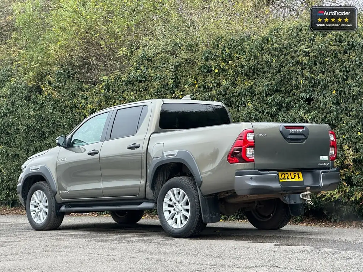 2022-toyota-hi-lux-28d-4d-invincible-x-204hpeu6d-2755cc-big-3