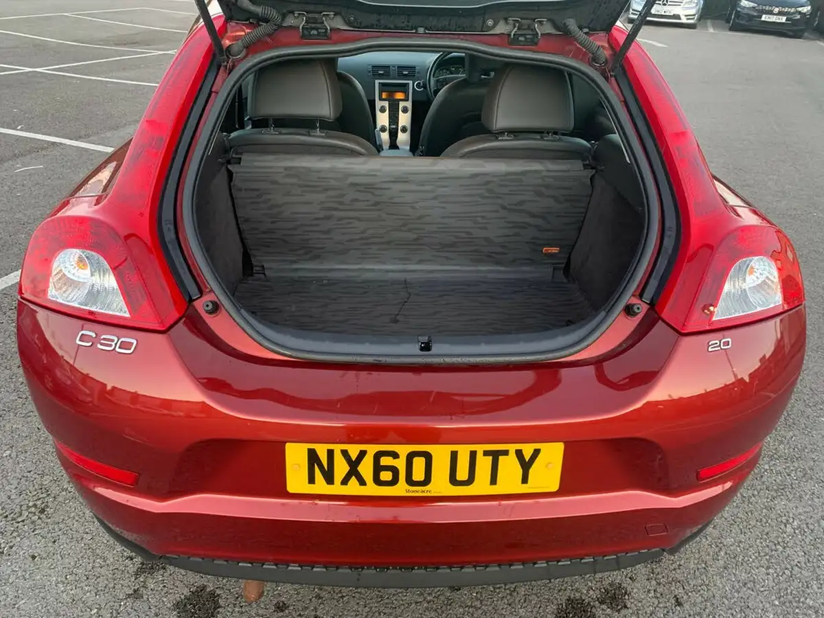 2010-volvo-c30-20-se-lux-coupe-2d-big-10