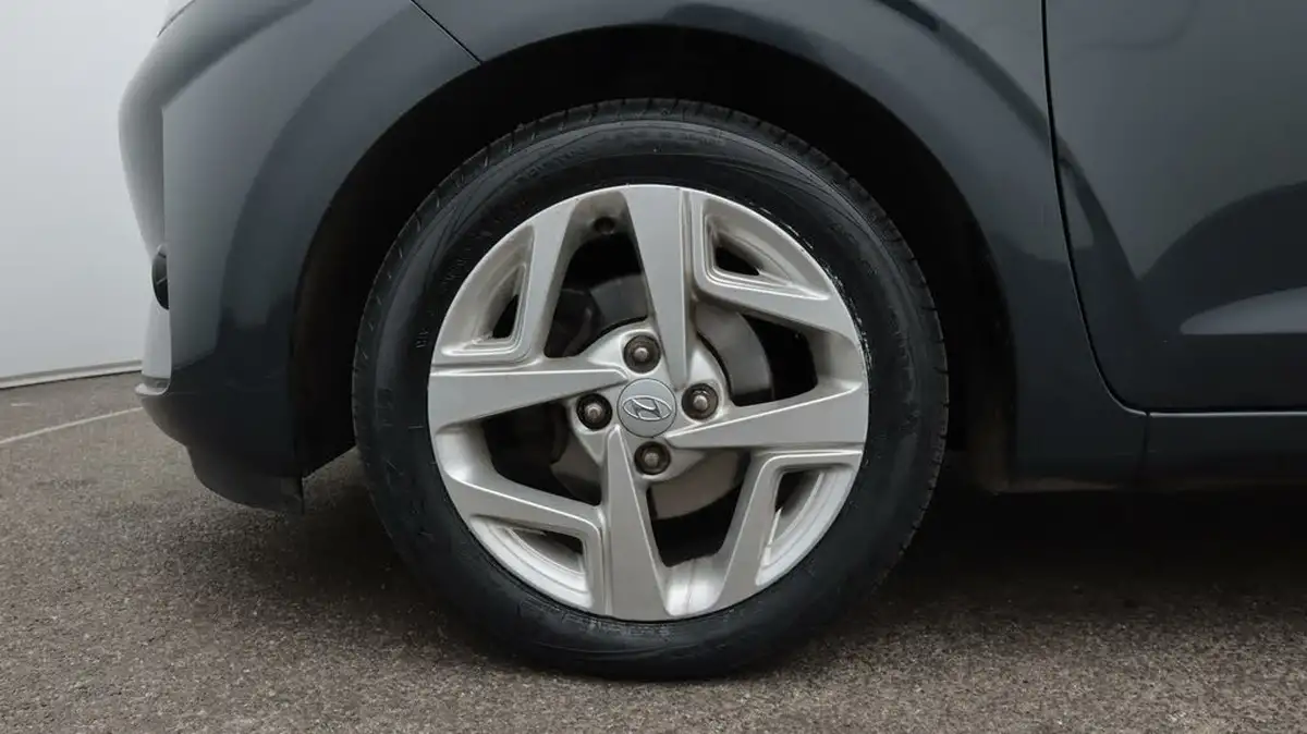 2023-hyundai-i10-12-se-connect-big-18