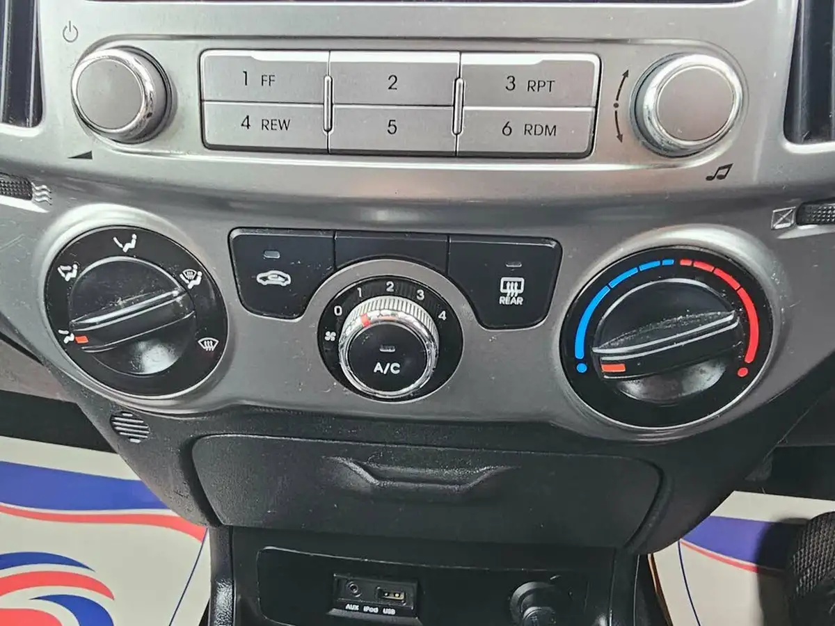 2014-hyundai-i20-12-classic-5d-big-23