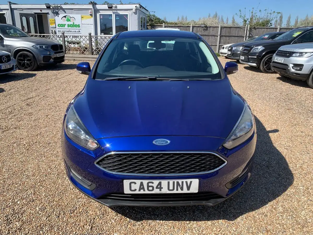 2015-ford-focus-16tdci-zetec-hatchback-big-1
