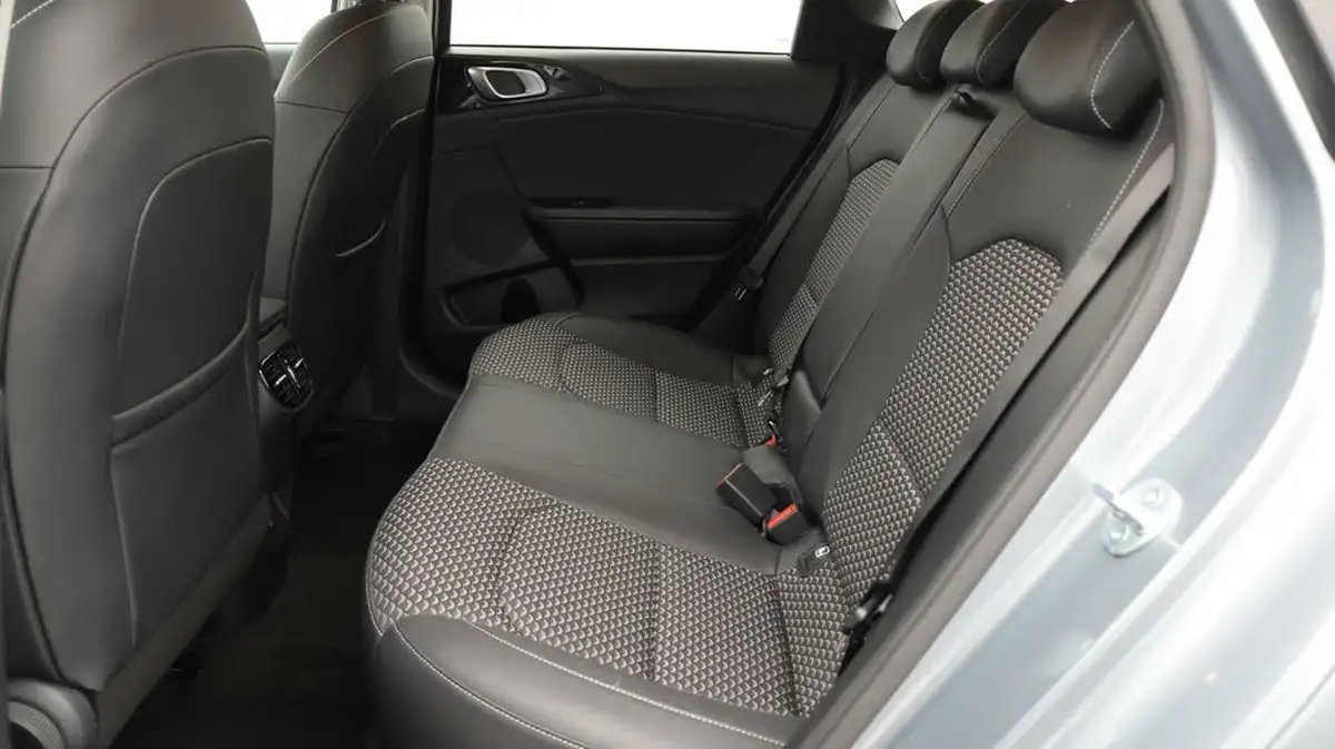2023-kia-ceed-15-t-gdi-3-158bhp-sportswagon-big-16