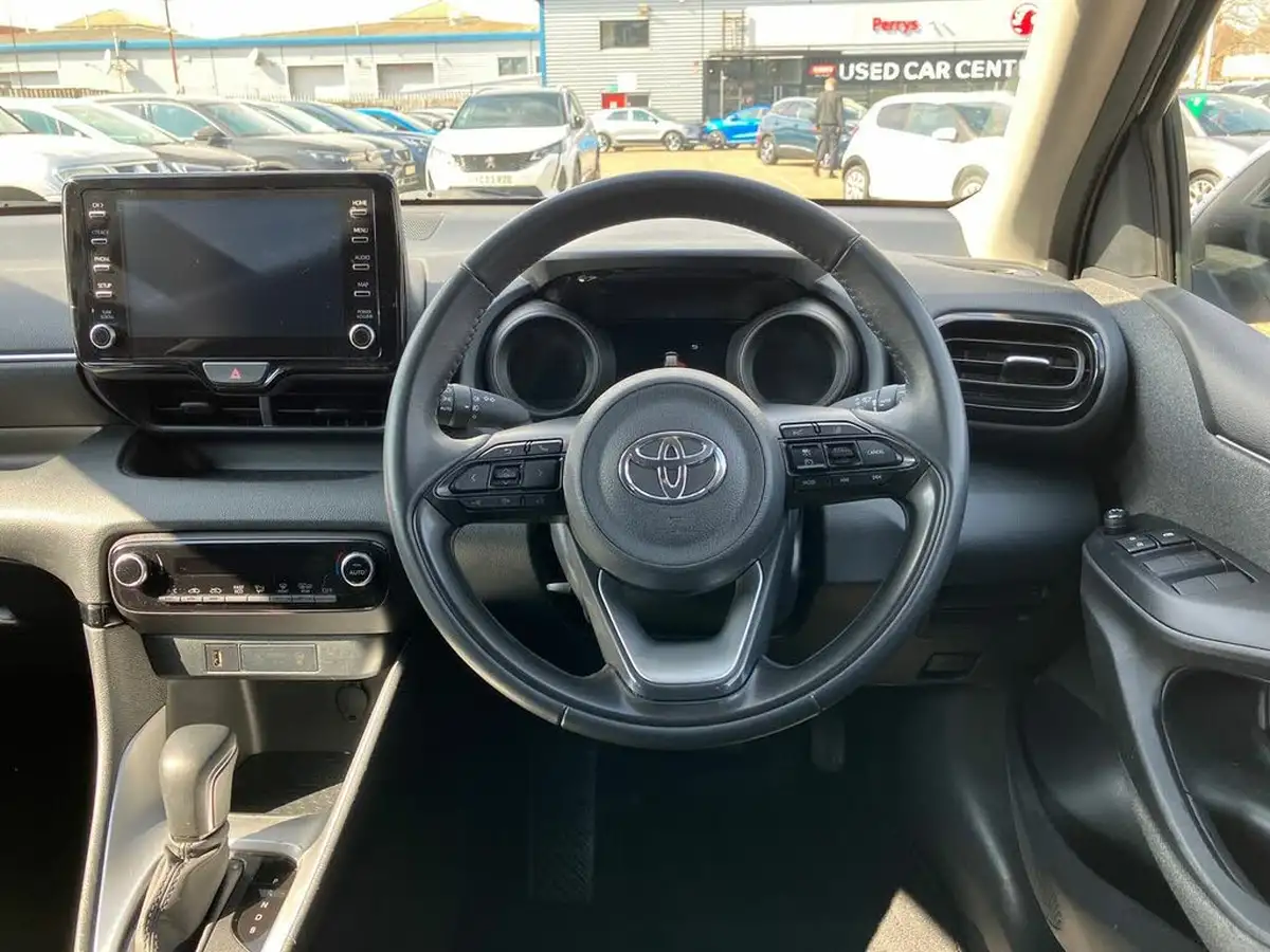 2022-toyota-yaris-15-vvt-i-design-big-14
