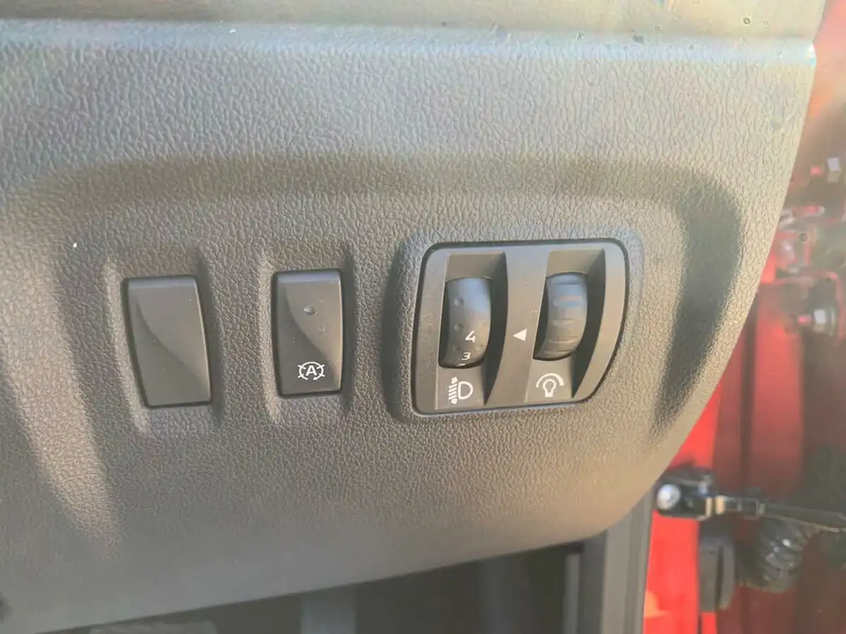 2017-renault-captur-12-dynamique-s-nav-big-11