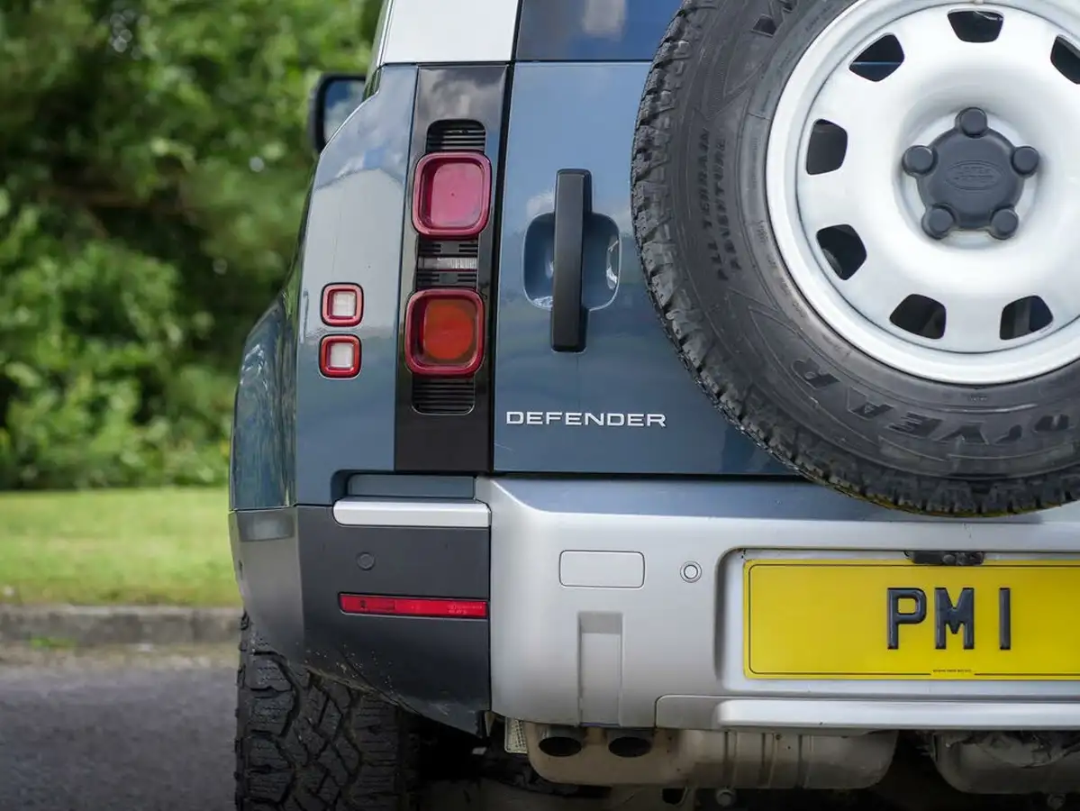 2021-land-rover-90-defender-30-d200-hard-top-standard-90-big-38