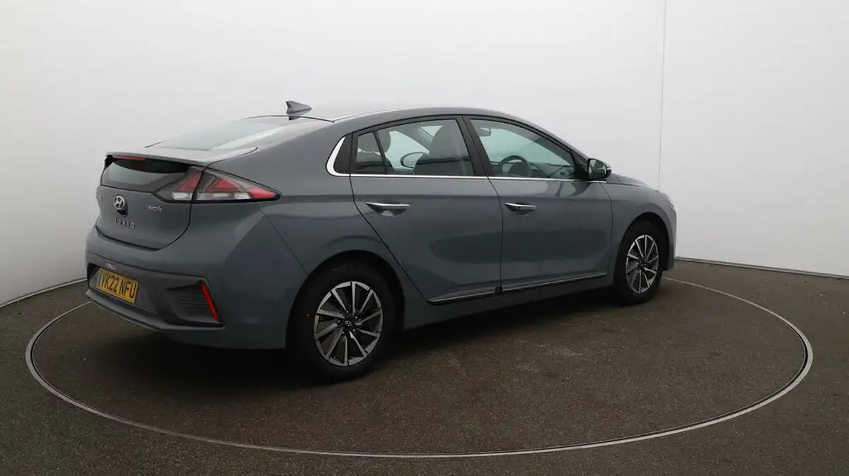 2022-hyundai-ioniq-e-premium-electric-big-45