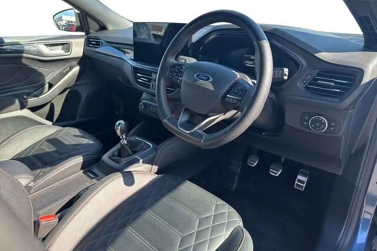 2023-ford-focus-10t-st-line-x-125ps-hatchback-big-8