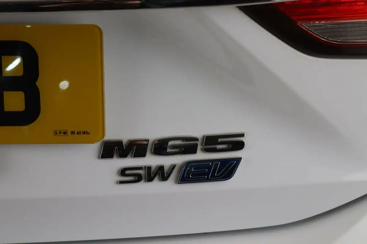 2021-mg-mg5-e-excite-ev-big-9